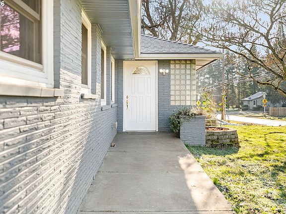 4th image of 1820 NW Thatcher Rd