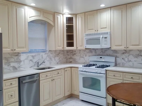 3233 46th St, Astoria, NY 11103