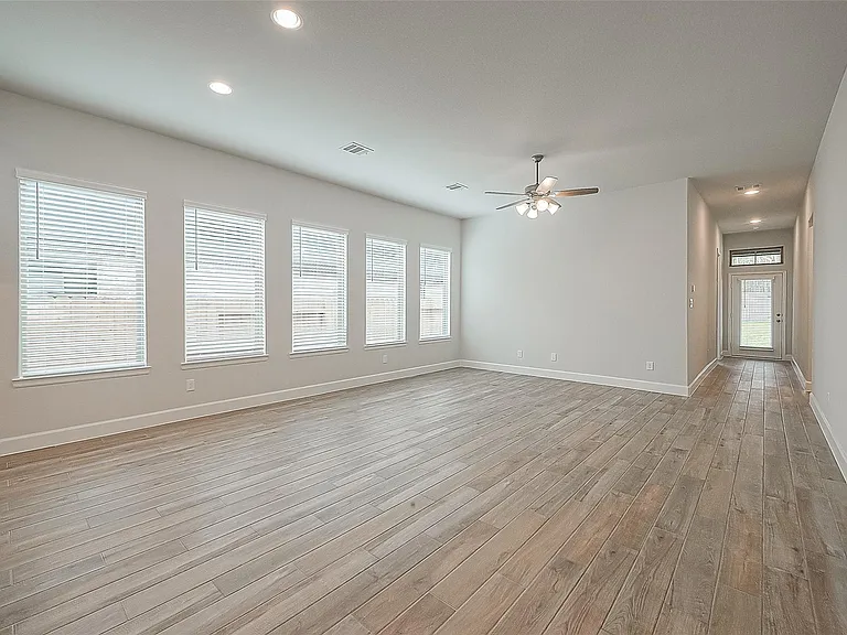213 McCrea Ct — Photo 10