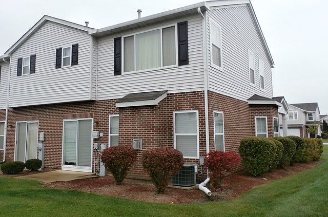 2nd image of 1004 Fieldside Dr #1211