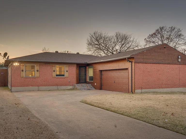 7809 Claremont Dr — Photo 40