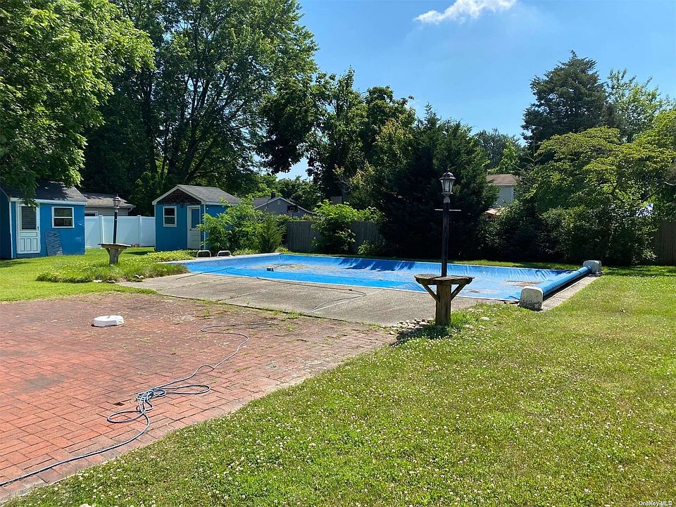 2nd image of 123 Mount Sinai Coram Rd