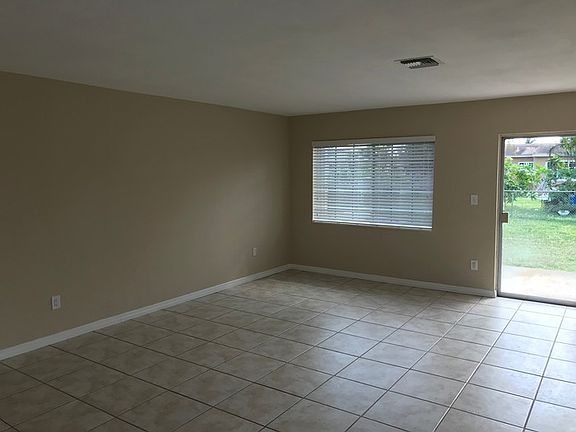 5th image of 1330 NW 191st St