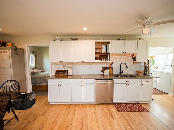 5th image of 412 SE 2nd St