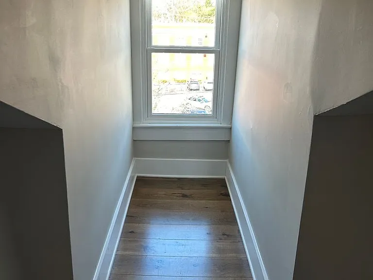 176 N Broadway #3 — Photo 21