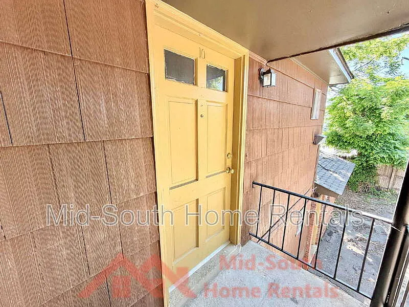 1 bed, 1.0 bath, 900 sqft, $675 — Photo 2