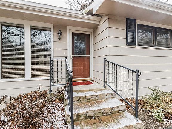 3rd image of 288 Stoneykirk Dr