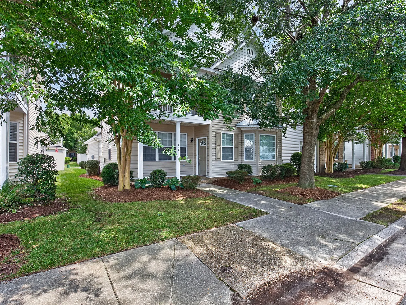 3 bed, 2.5 bath, 2119 sqft, $2,950 — Photo 2