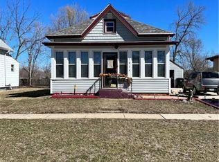 1824 6th St, Perry, IA 50220