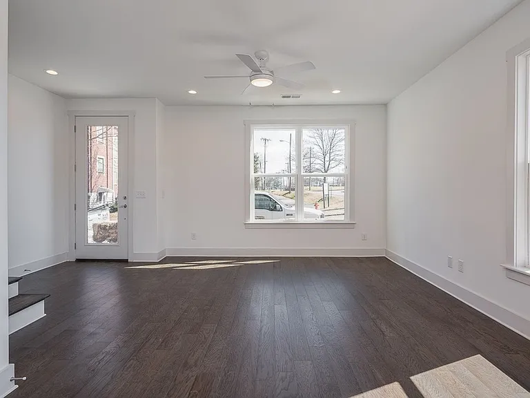 900 Meridian St — Photo 11
