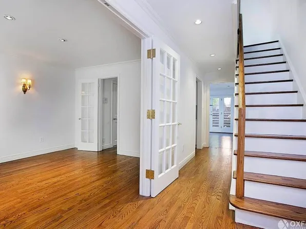 325 East 50th Street image 3 of 13