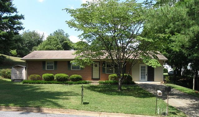 1st image of 302 Wren Ct