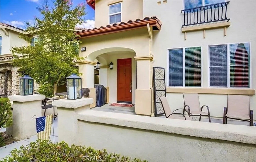 3 bed, 3.5 bath, 2077 sqft, $3,200 — Photo 2