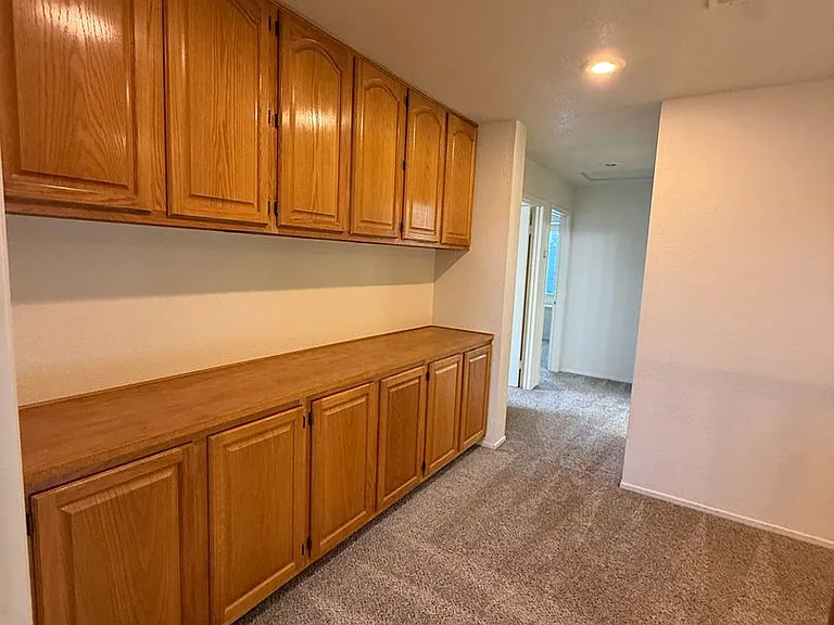696 Harvard Ct — Photo 19