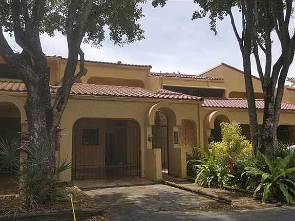 2nd image of 3948 Estepona Ave