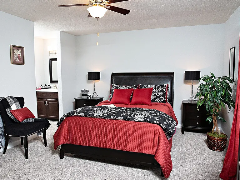 Talbert Woods Apartments and Townhomes — Photo 3
