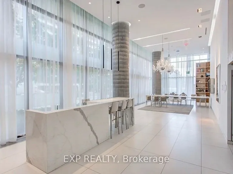 185 Roehampton Ave #911 — Photo 13