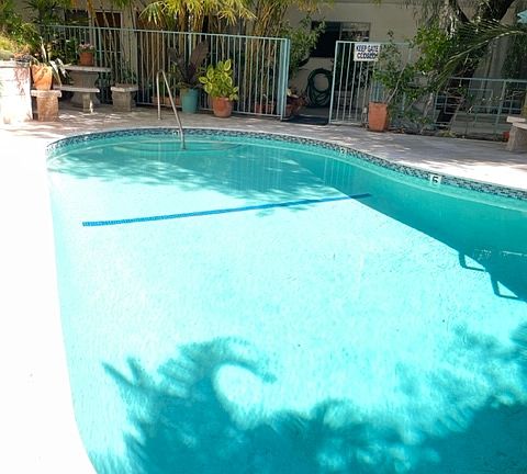 2nd image of 1937 Grace Ave #102