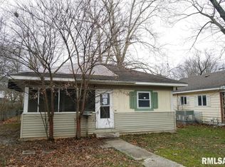 119 N Pine St, Zeigler, IL 62999