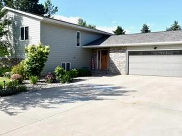 916 Cambridge Dr, Pierre, SD 57501