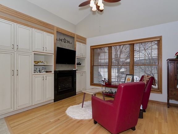 5th image of 1416 Arlington Chase