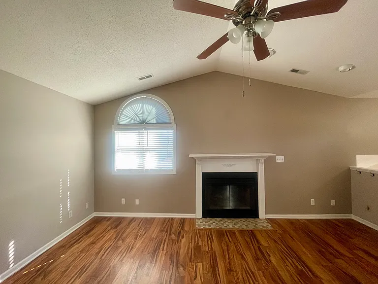 190 W Green Meadows Rd — Photo 6