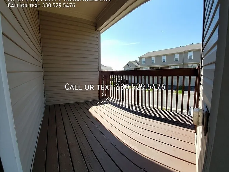 277 Woodhaven Dr #1 — Photo 3