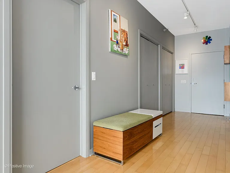 860 W Blackhawk St #1808 — Photo 7