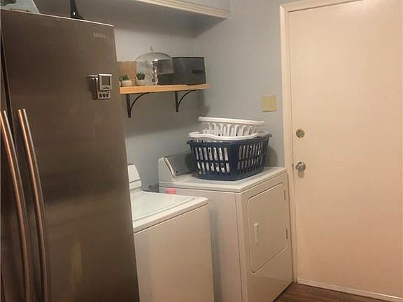 5th image of 604 W Pelton St