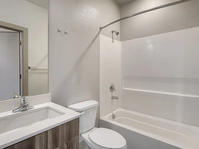 4923 King St — Photo 129