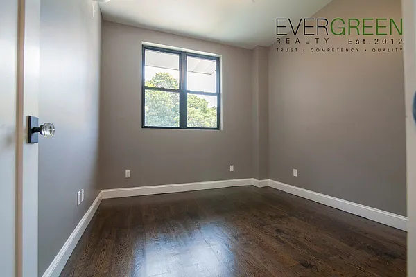 Rented by Evergreen Apartments BK | media 4