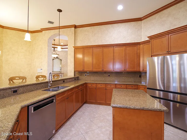 9400 Scarborough Ct — Photo 12