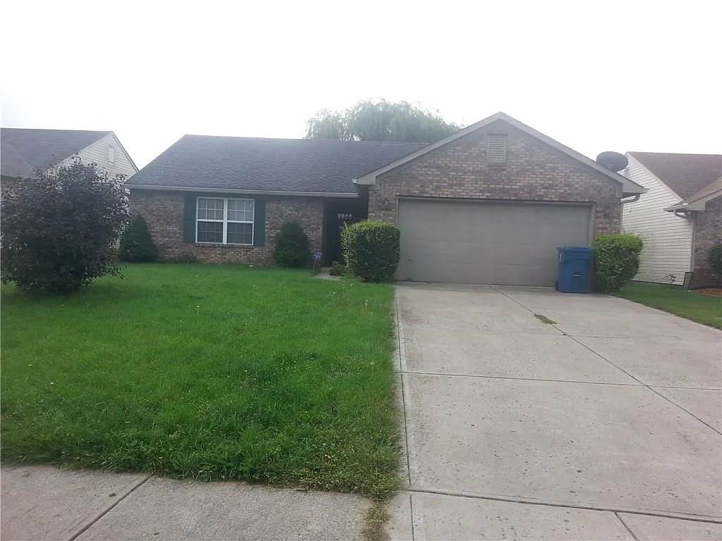 2915 Hazelview Ln photo 1
