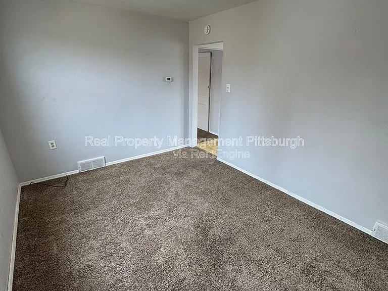 627 5th Ave — Photo 4
