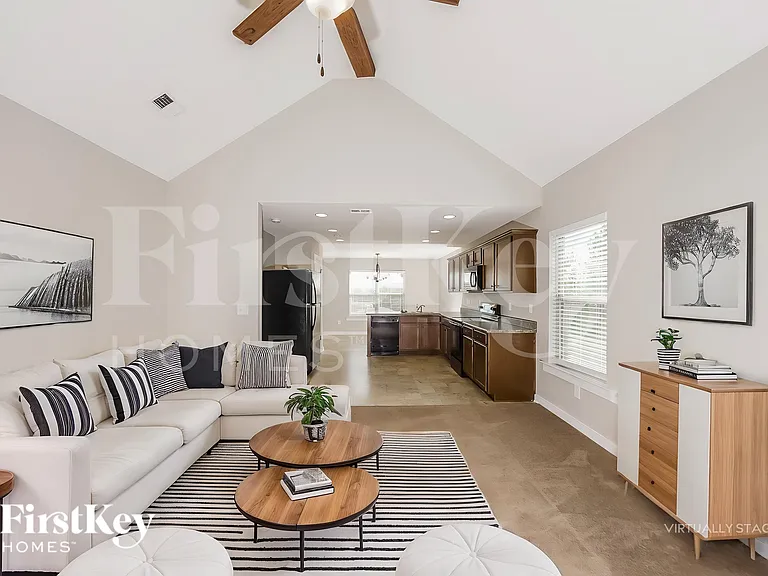 563 Kincaid Cove Ln — Photo 3