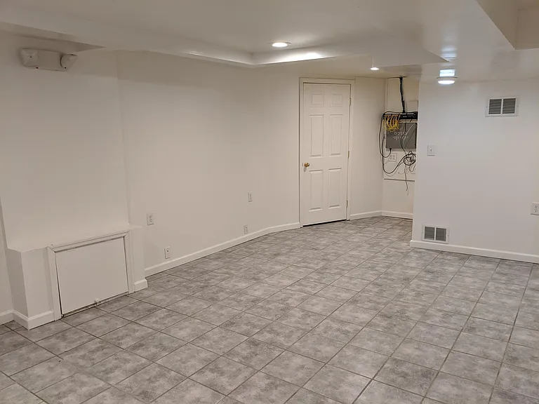 2443 S Dixie Dr — Photo 15