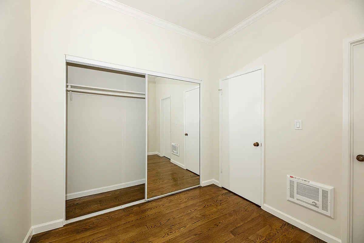 Building Photo - 977 Pine