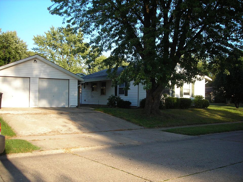 2nd image of 1100 Holly Dr