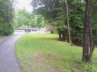 124 Roosevelt Rd, Hyde Park, NY 12538