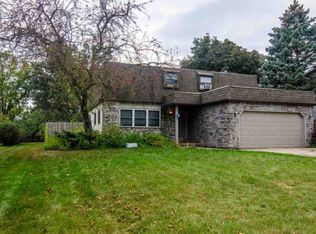 514 Sunrise Ln, Green Bay, WI 54301