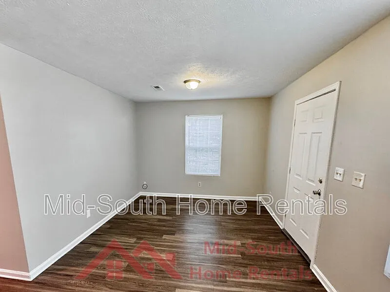 2 bed, 1.0 bath, 983 sqft, $795 — Photo 3