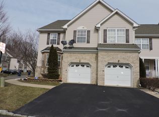 79 Heatherwood Dr, North Brunswick, NJ 08902