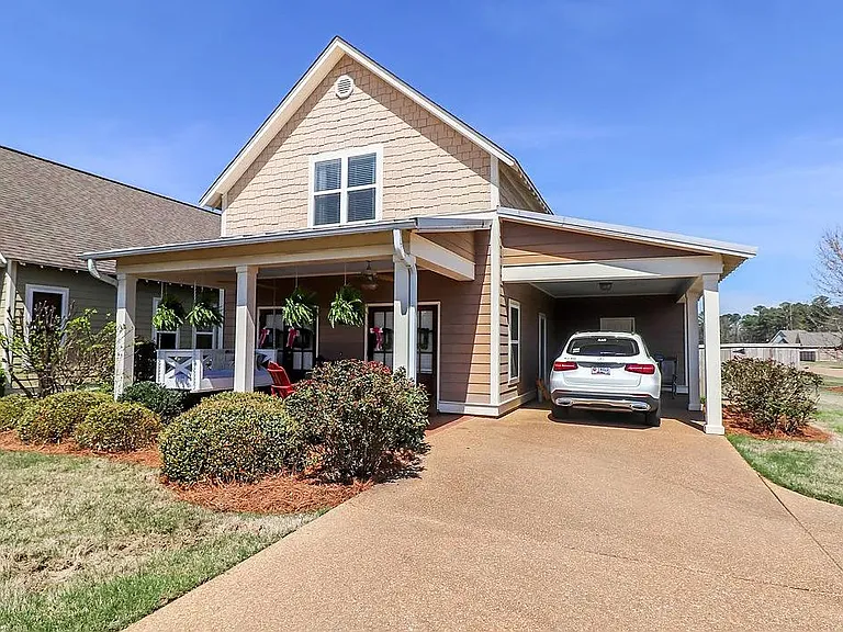 1300 Ashleys Dr — Photo 1