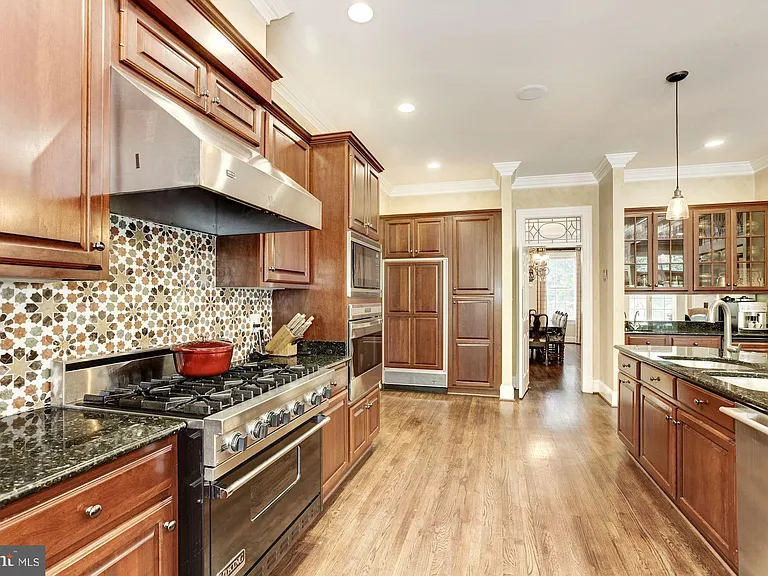 9909 Avenel Farm Dr — Photo 11