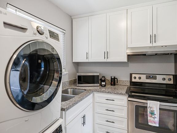 5th image of 2925 Florence Ave APT 35