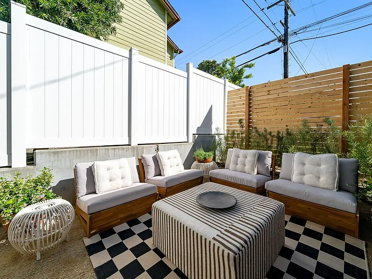 1427 Beach St — Photo 3