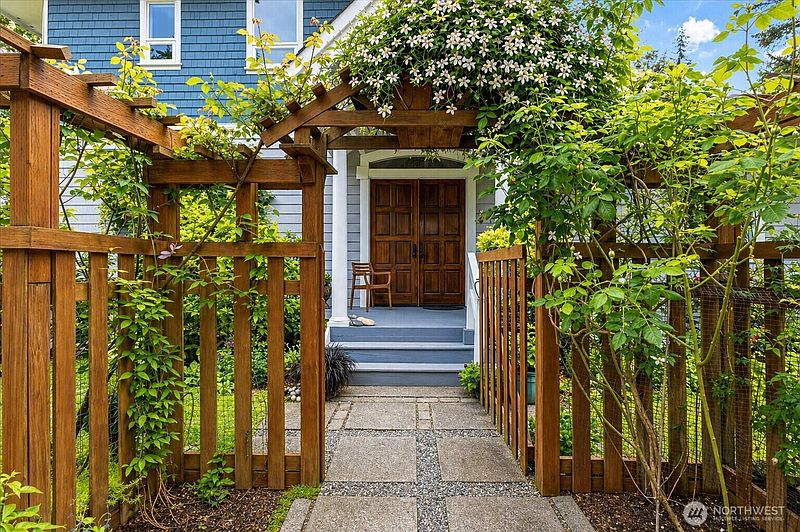 4th image of 5427 Bayview Road