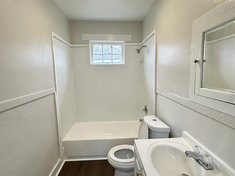 1556 Burgin Ave — Photo 5