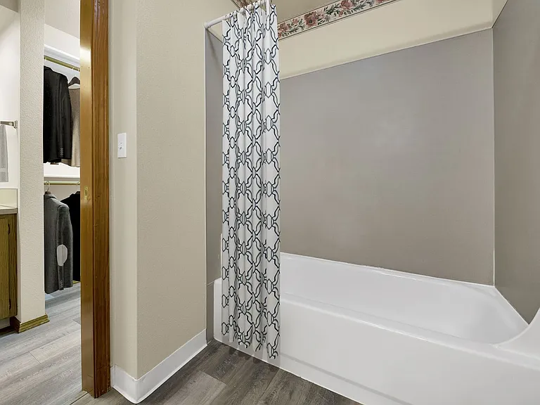 Kimball Park Apartments — Photo 29