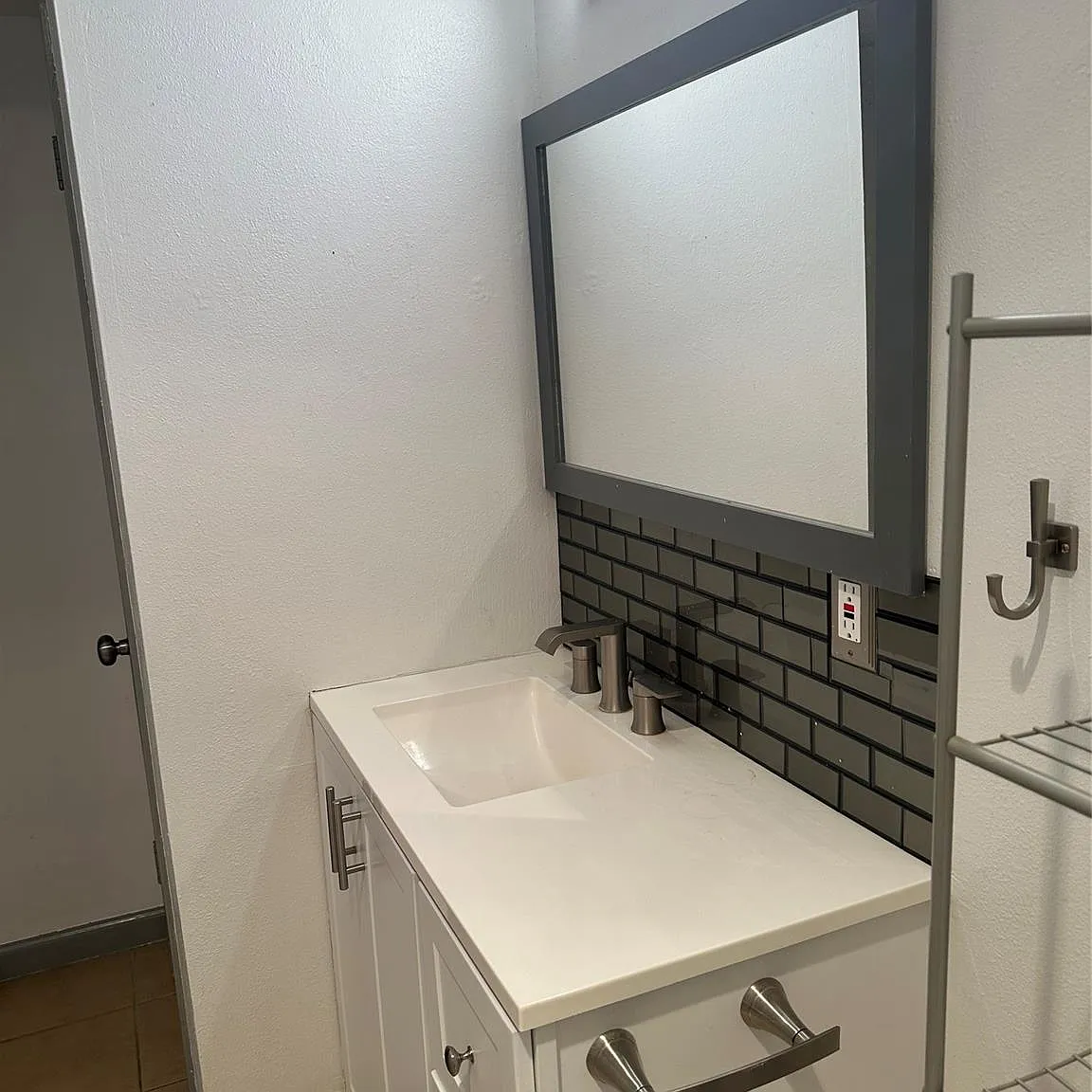 1 bed, 1.0 bath, 725 sqft, $1,200 — Photo 4